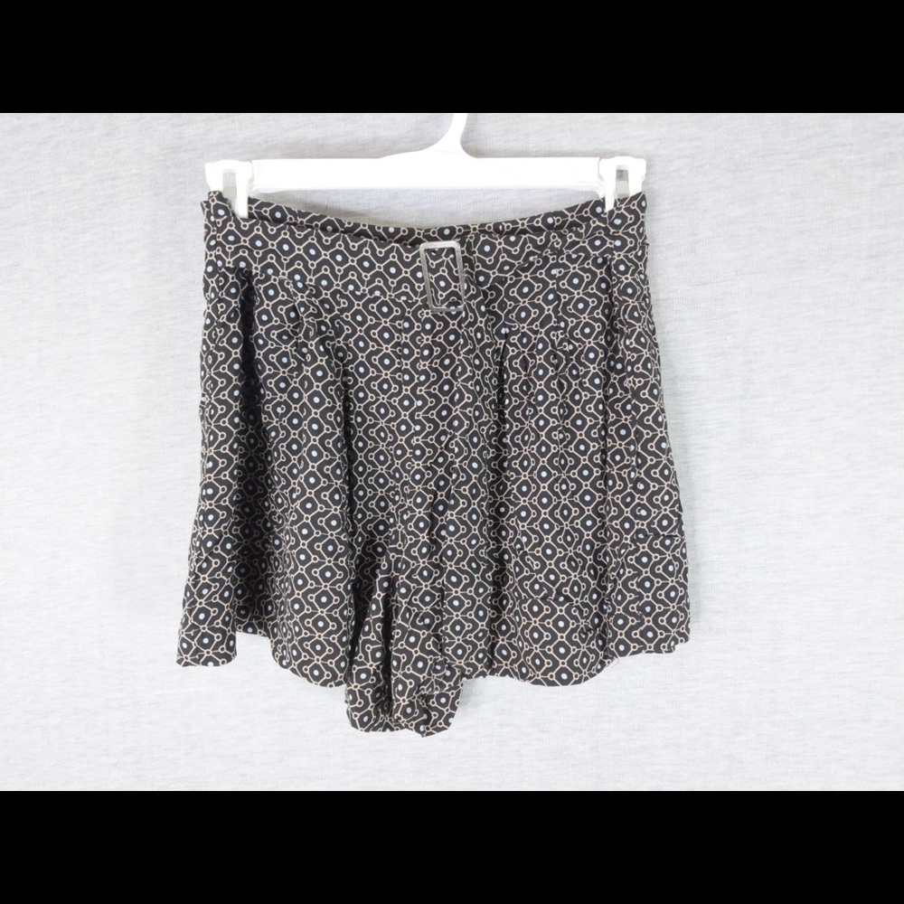 Bundle of Old Navy top & Forever21 Shorts - Picture 9 of 14